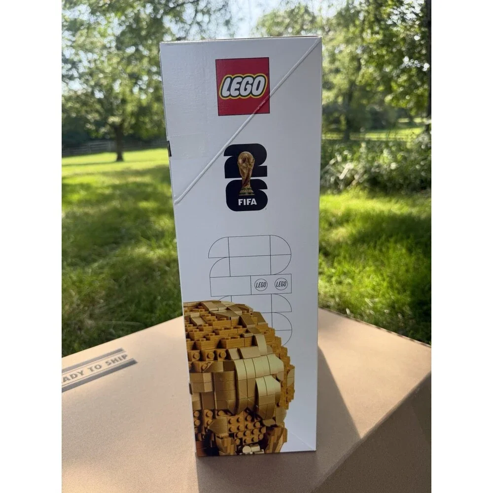 LEGO FIFA World Cup Official Trophy Building Set w/ World Cup 2026 Minifig 43020